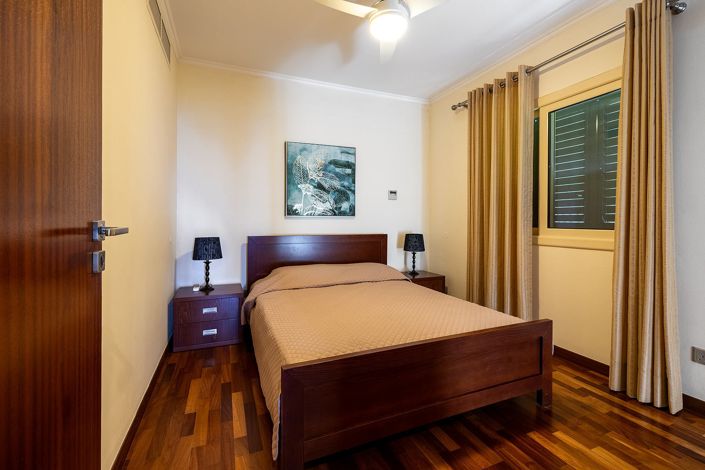 Image No.7-5 Bed House for sale