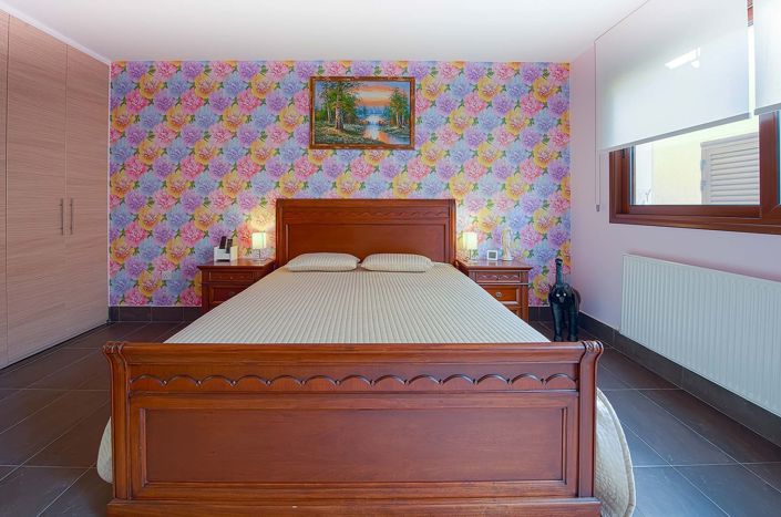 Image No.11-5 Bed House for sale