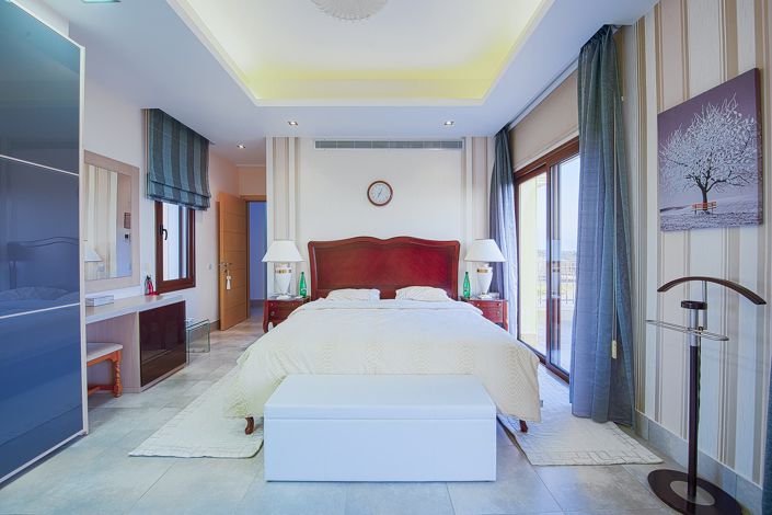 Image No.18-5 Bed House for sale