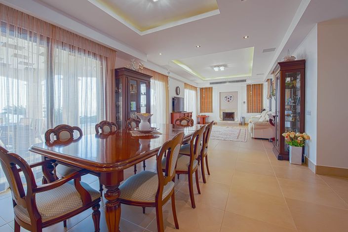 Image No.3-5 Bed House for sale