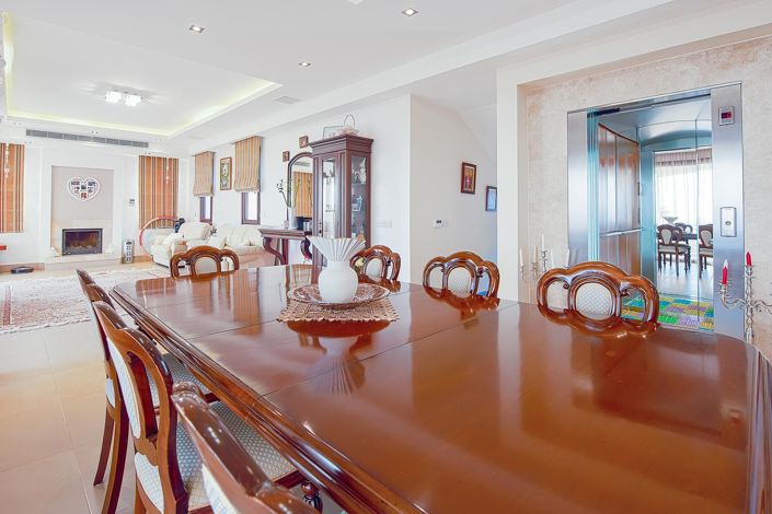 Image No.5-5 Bed House for sale