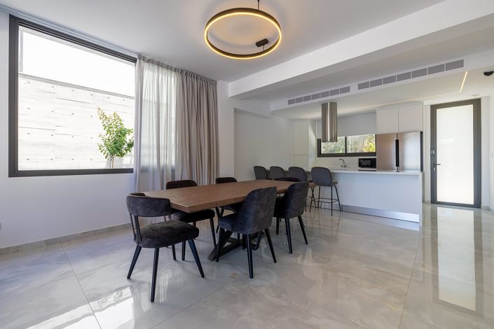 Image No.5-4 Bed House for sale