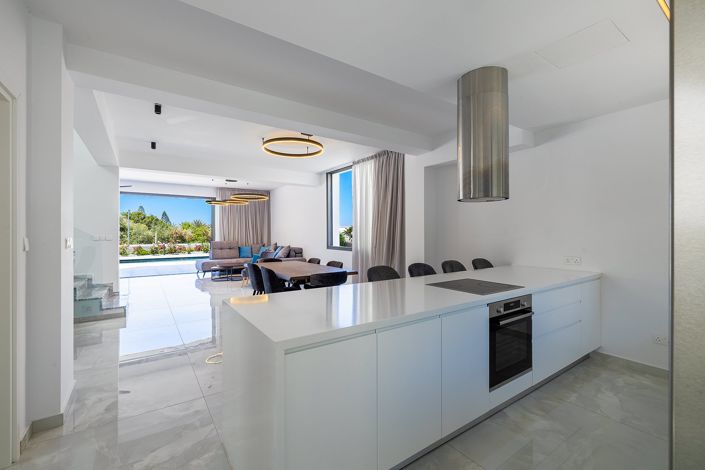 Image No.7-4 Bed House for sale