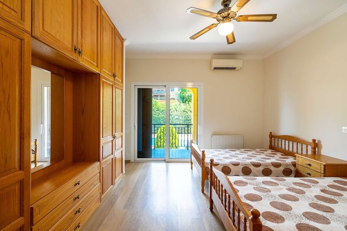 Image No.16-4 Bed House for sale