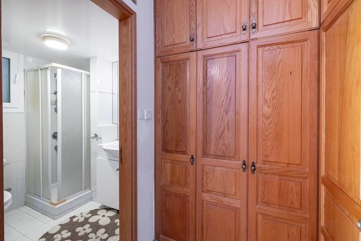 Image No.18-4 Bed House for sale