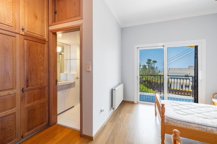 Image No.20-4 Bed House for sale