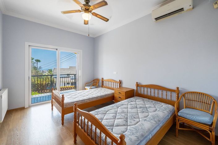 Image No.21-4 Bed House for sale