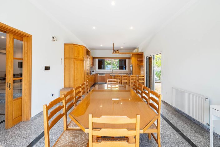 Image No.7-4 Bed House for sale