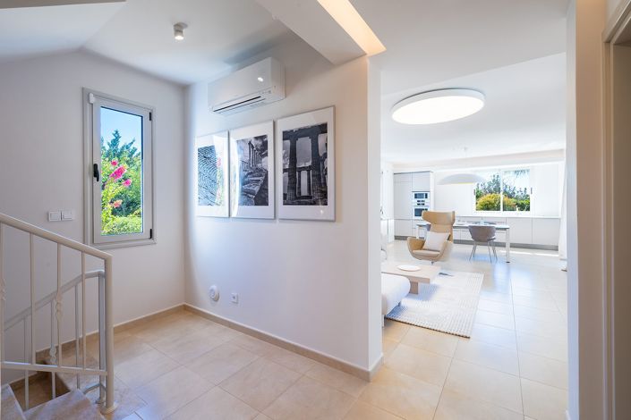 Image No.4-4 Bed House for sale