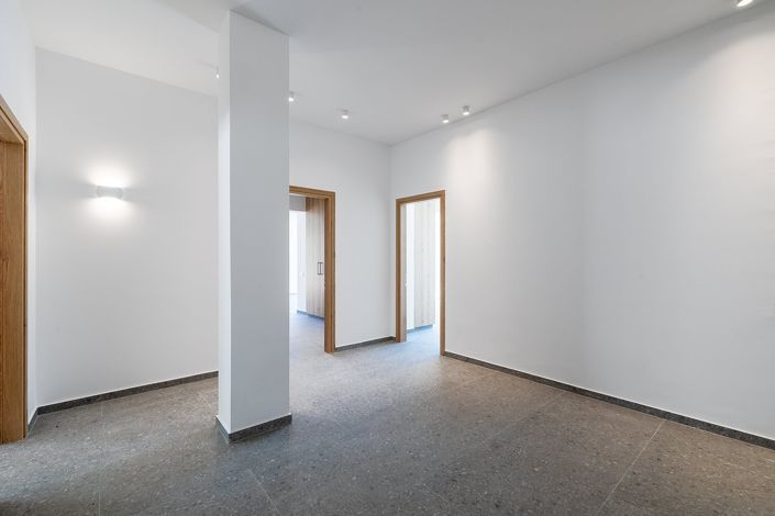 Image No.10-6 Bed House for sale