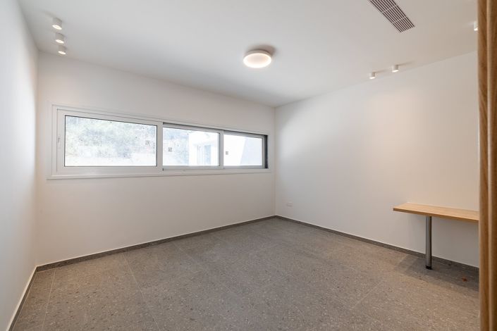 Image No.11-6 Bed House for sale