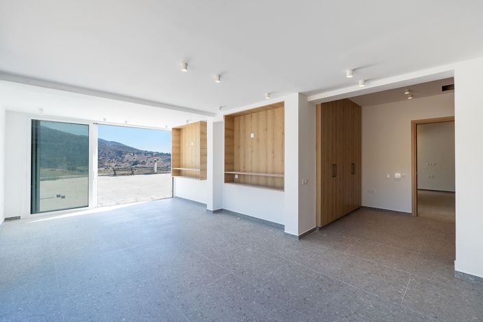 Image No.13-6 Bed House for sale