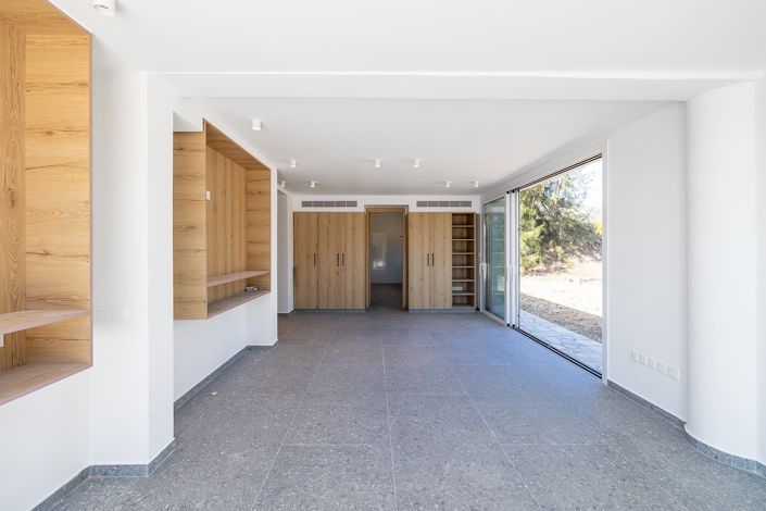 Image No.14-6 Bed House for sale