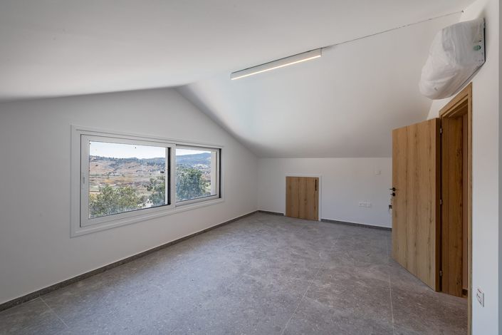 Image No.25-6 Bed House for sale