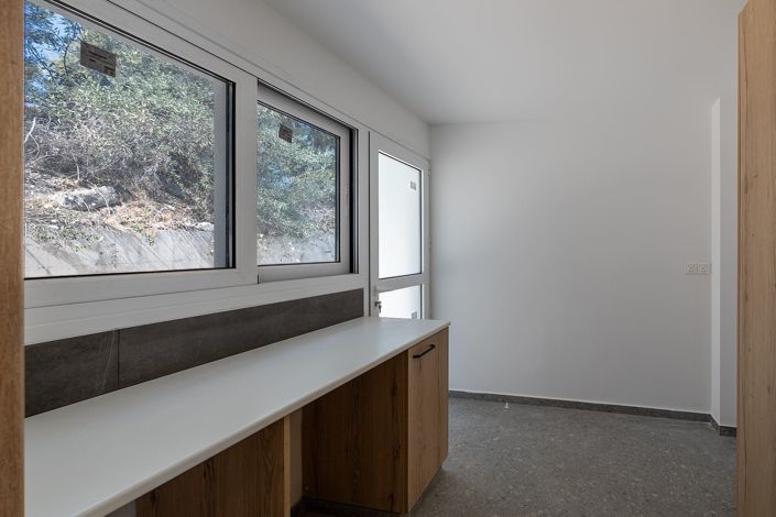 Image No.27-6 Bed House for sale