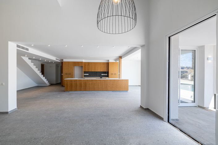 Image No.3-6 Bed House for sale