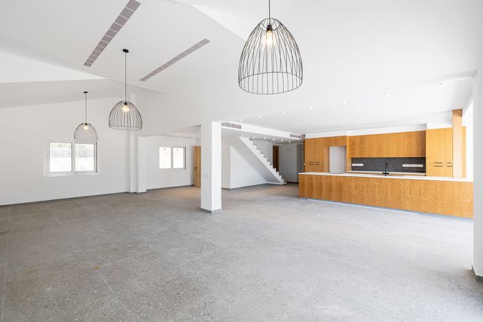 Image No.4-6 Bed House for sale