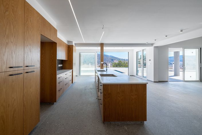 Image No.7-6 Bed House for sale