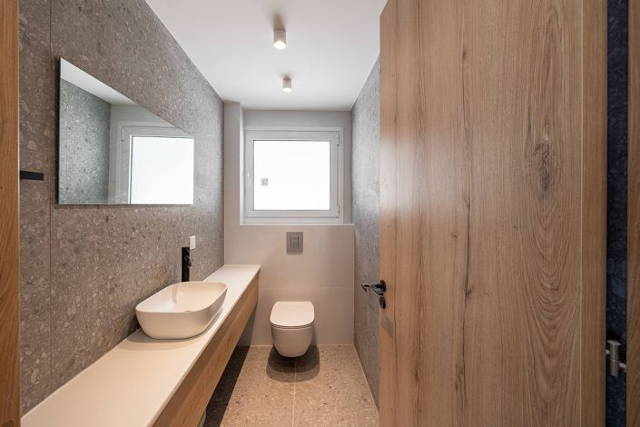 Image No.9-6 Bed House for sale