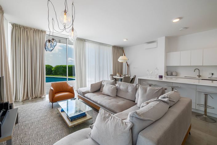 Image No.2-4 Bed Villa for sale