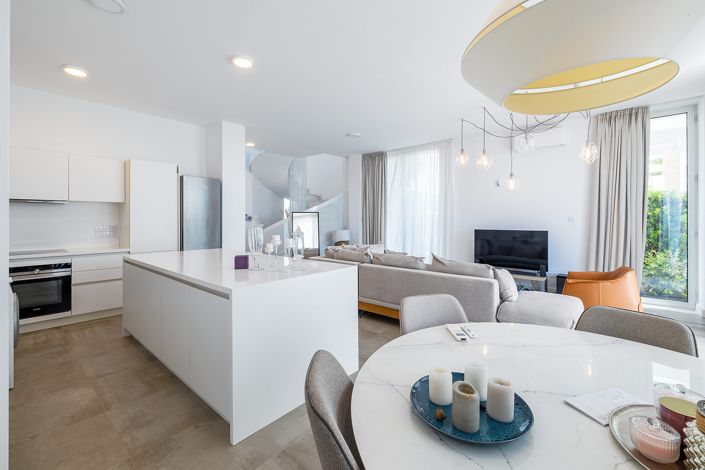 Image No.4-4 Bed Villa for sale