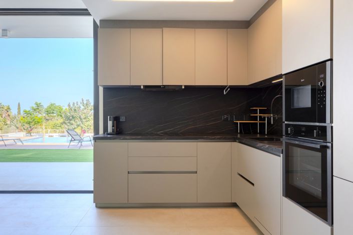 Image No.14-4 Bed House for sale