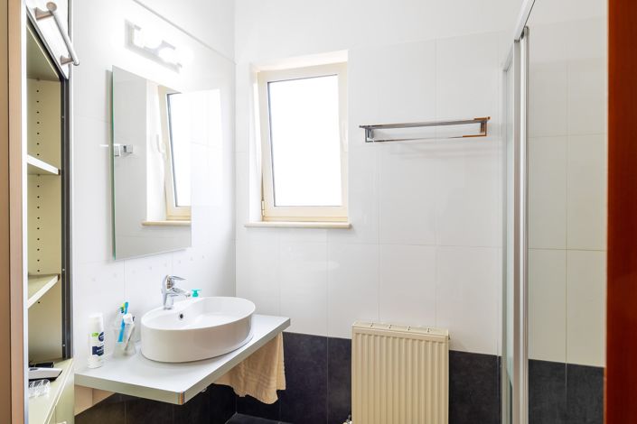 Image No.12-5 Bed House for sale