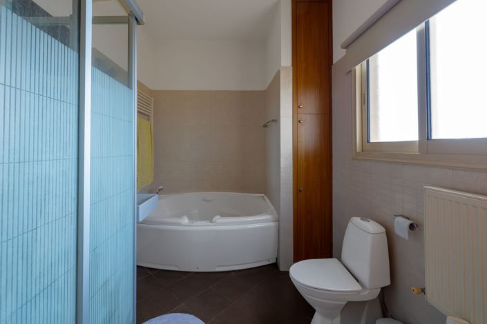 Image No.19-5 Bed House for sale