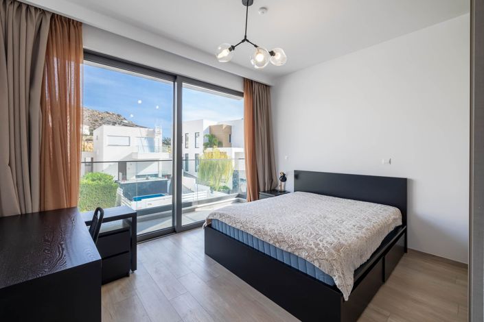 Image No.18-3 Bed House for sale