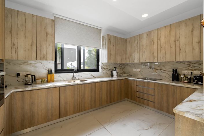 Image No.8-3 Bed House for sale