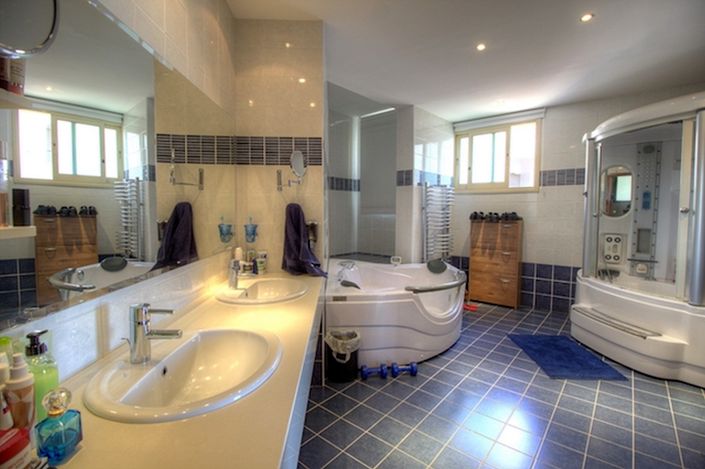 Image No.4-4 Bed Villa for sale