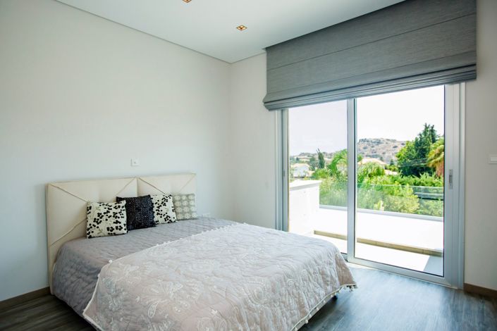 Image No.10-4 Bed House for sale