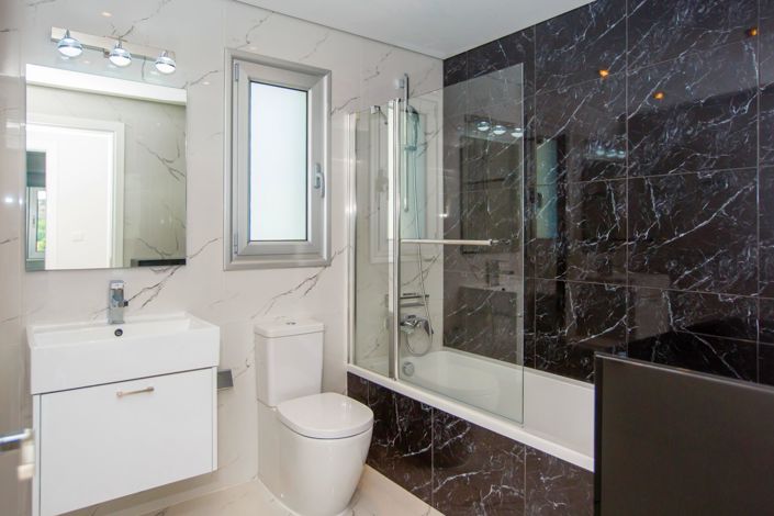 Image No.11-4 Bed House for sale