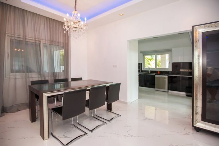 Image No.7-4 Bed House for sale