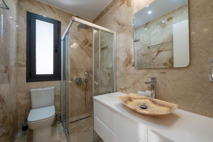 Image No.17-3 Bed House for sale