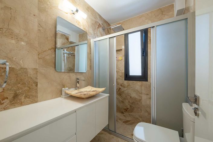 Image No.18-3 Bed House for sale