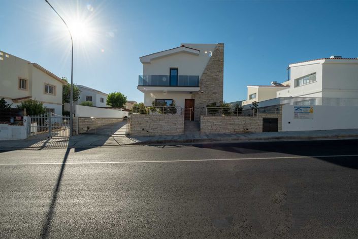 Image No.19-3 Bed House for sale