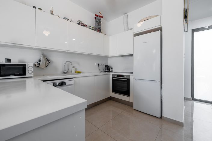 Image No.11-3 Bed House for sale