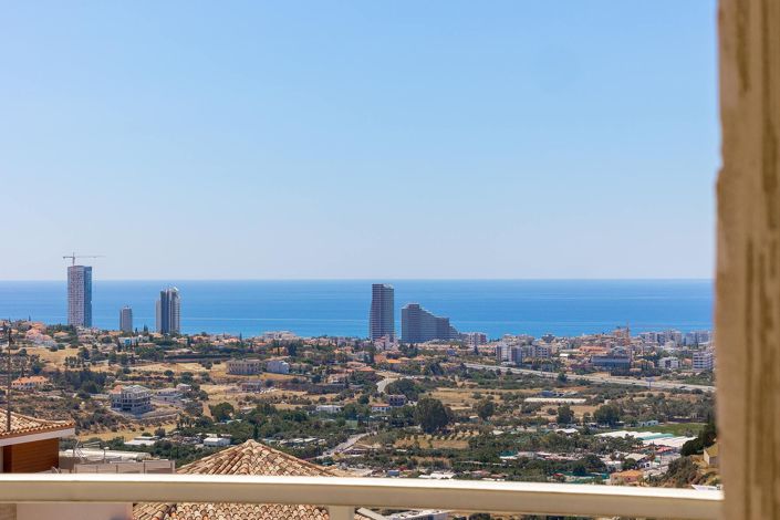 Image No.20-4 Bed House for sale