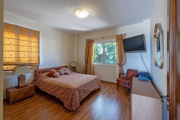 Image No.22-4 Bed House for sale