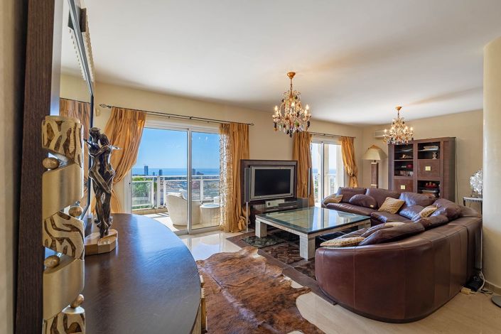 Image No.3-4 Bed House for sale