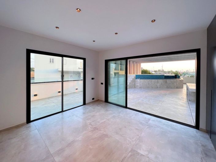 Image No.11-7 Bed Villa for sale