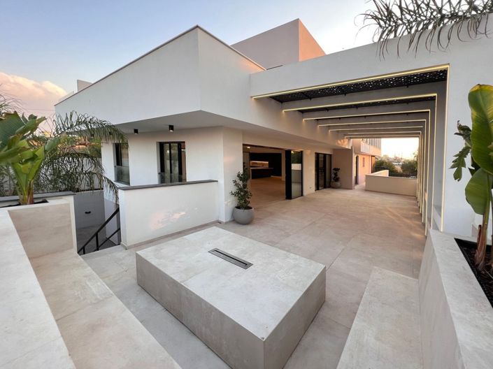 Image No.14-7 Bed Villa for sale