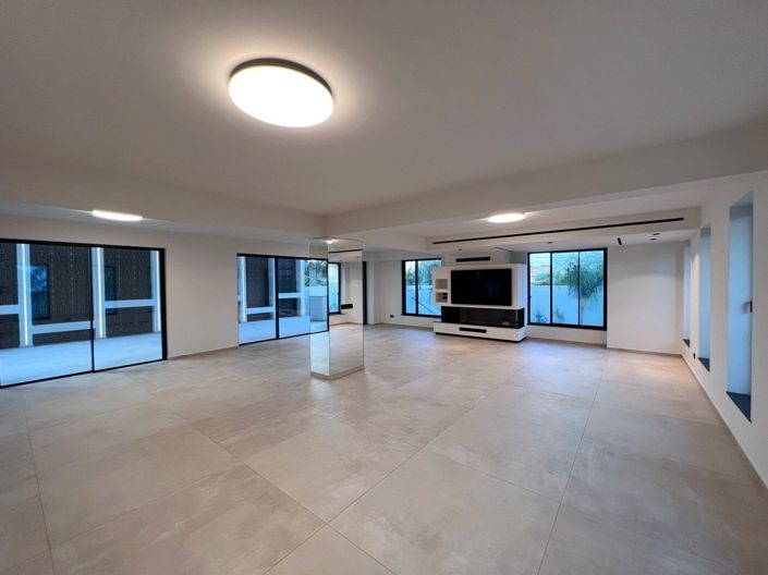 Image No.17-7 Bed Villa for sale