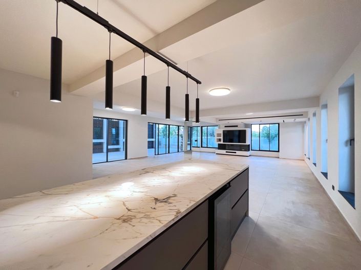 Image No.4-7 Bed Villa for sale