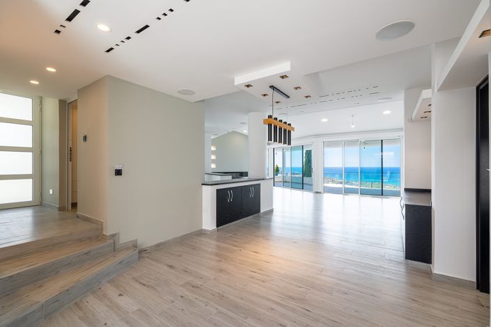 Image No.12-5 Bed House for sale