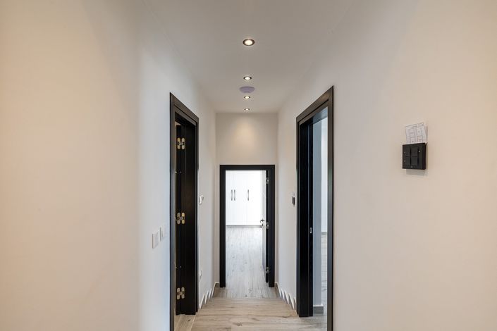 Image No.20-5 Bed House for sale