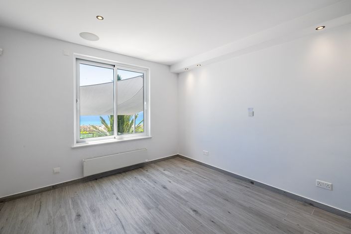 Image No.6-5 Bed House for sale