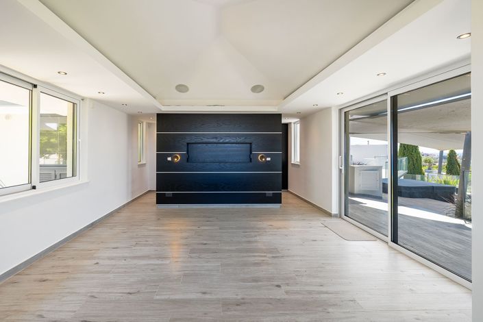 Image No.9-5 Bed House for sale