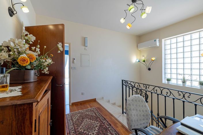 Image No.15-4 Bed House for sale